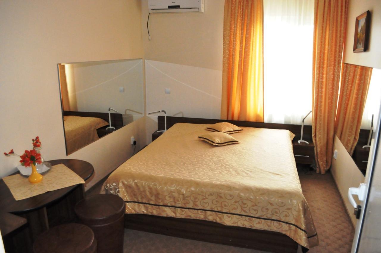 Hotel Andrei Cîmpia Turzii Exterior foto